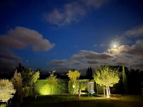 Large quiet villa, heated pool, piano