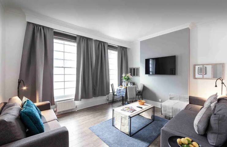 * Covent Garden – 2 Bedroom – 2 bath gallery image 2