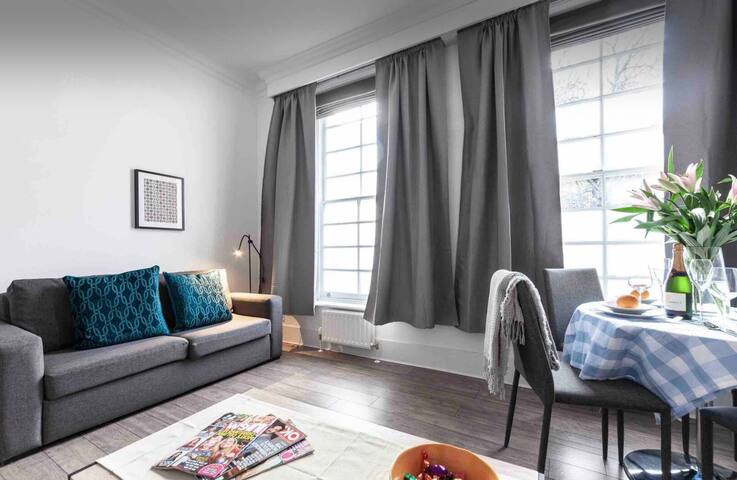 * Covent Garden – 2 Bedroom – 2 bath gallery image 3