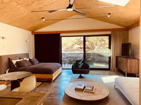 Modern East End Studio w/ Steam