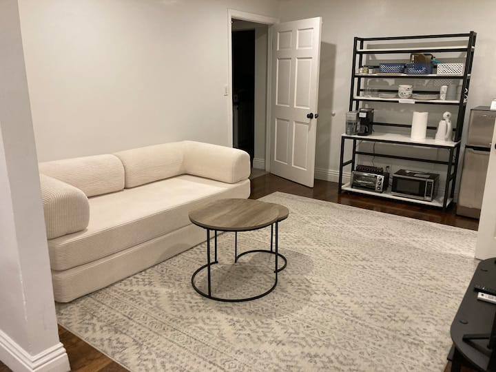 Private Suite, Free Parking & Laundry, Pets Ok - 로스앤젤레스