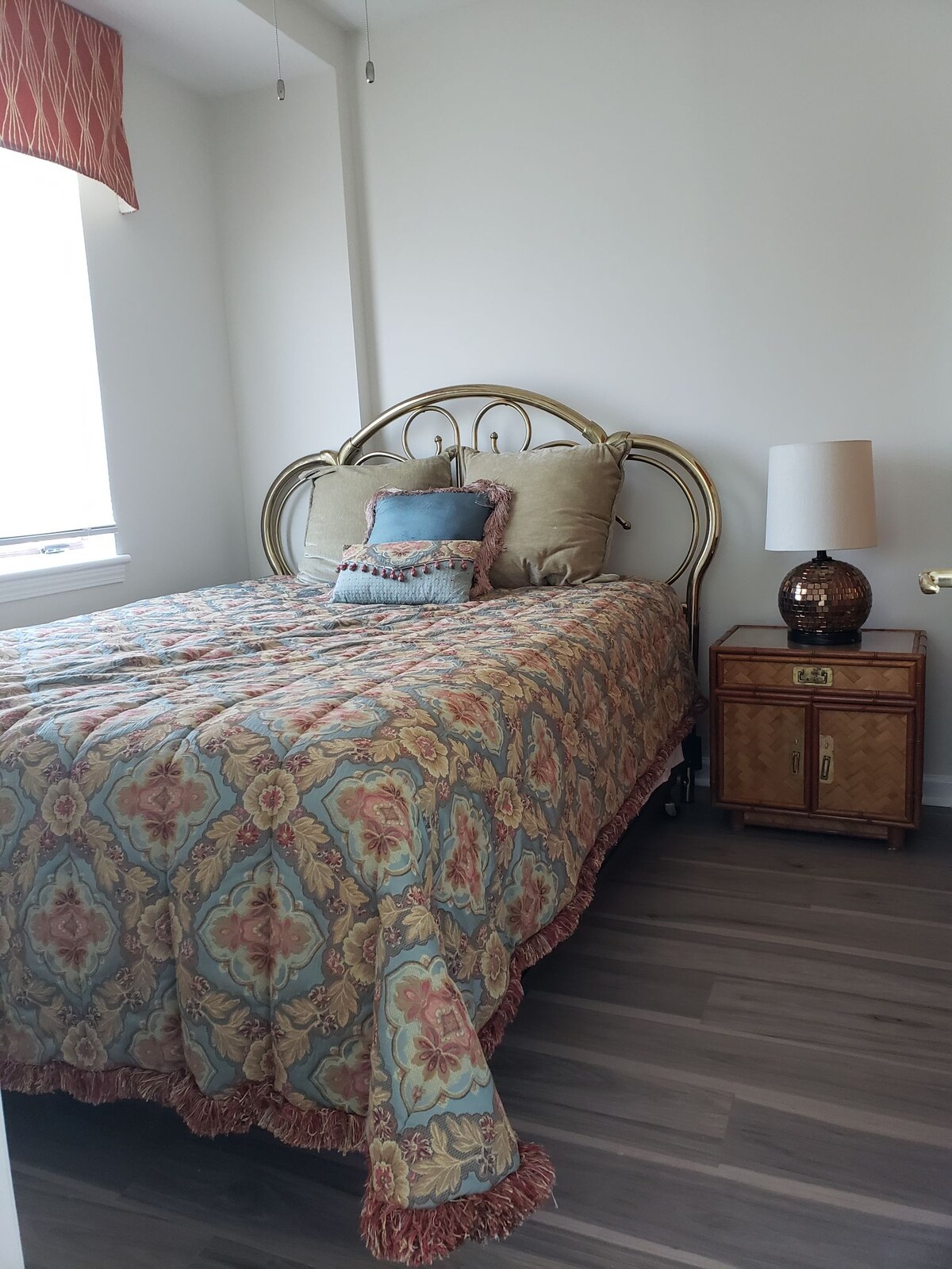 საძინებელი 1