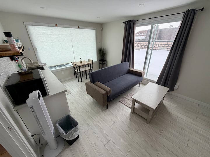 Waterfront/ Downtown Pa - 
1 Bdrm -
Renovated - Thunder Bay