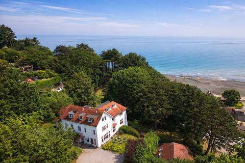 Lovely family home sleeps 6 to 12