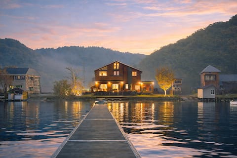 Lakefront Sauna Villa in a Japanese National Park