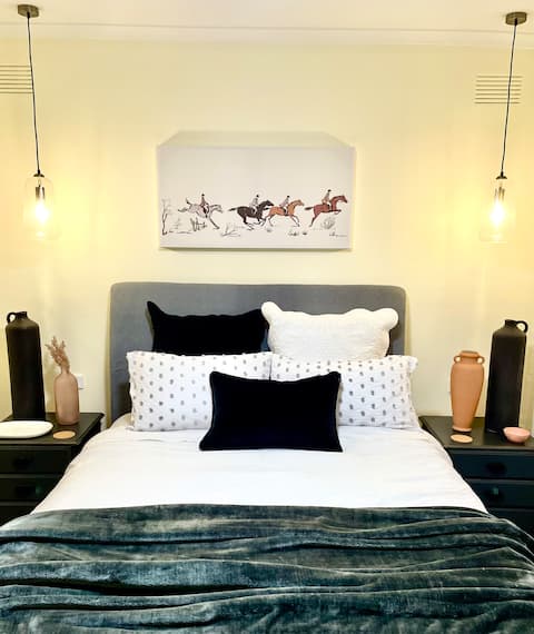 Retro Vibe, Central, Cosy, Free Parking