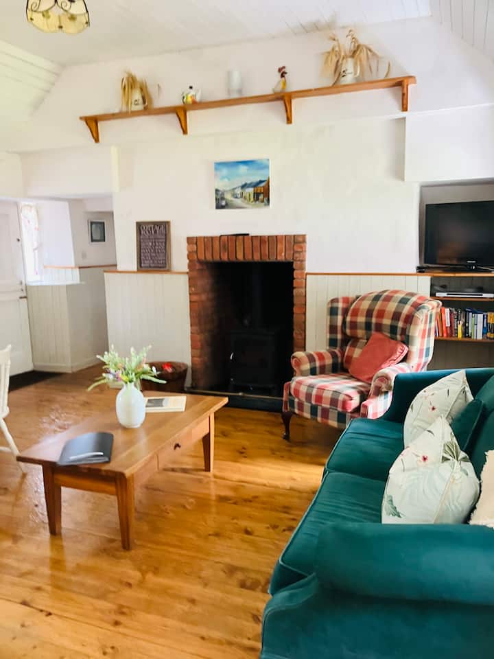 Purtill Farm Cottage, A Half Door Thatch Cottage - Shannon