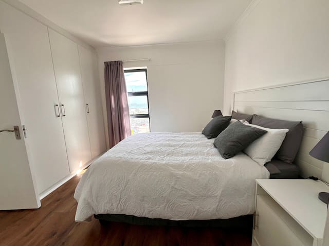 Azure, Big Bay, Beach,Pool,Inverter gallery image 4