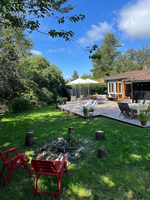 Cozy, large cottage close to water