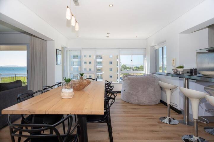 Perfect Location | Sunny and Light | Amazing Views gallery image 5