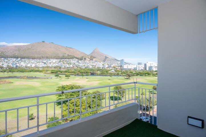 Perfect Location | Sunny and Light | Amazing Views gallery image 3