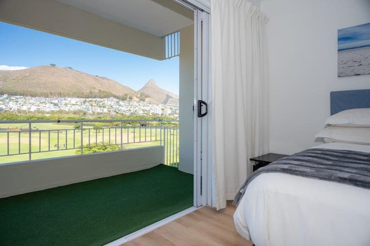 Perfect Location | Sunny and Light | Amazing Views gallery image 2