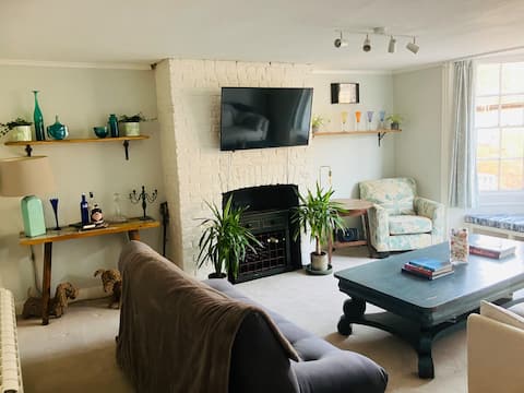Top performing Airbnb: Salisbury City Centre two bedroom flat in Salisbury