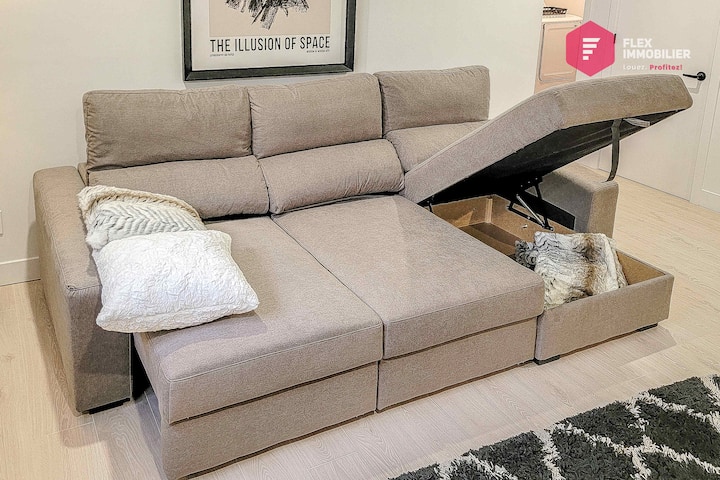 Double sofa bed in the family room in the basement: Perfect for 1 person...