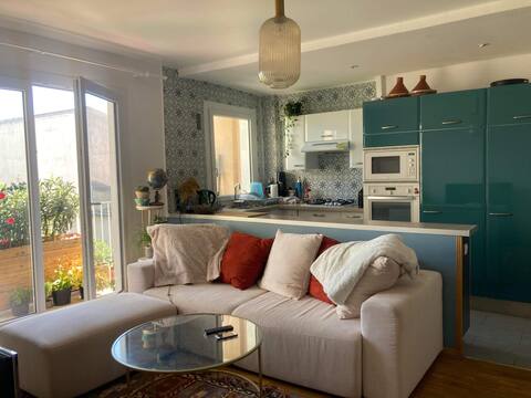 T2 with balcony , Mairie des Lilas (M11)