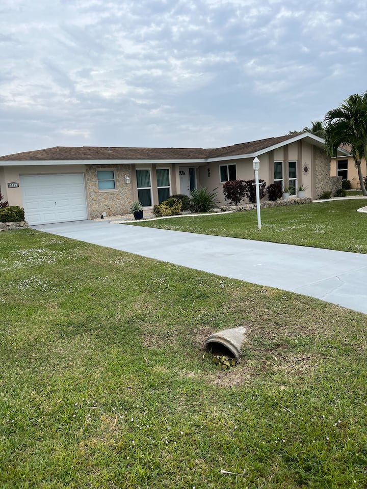 Cozy Home - Cape Coral, FL