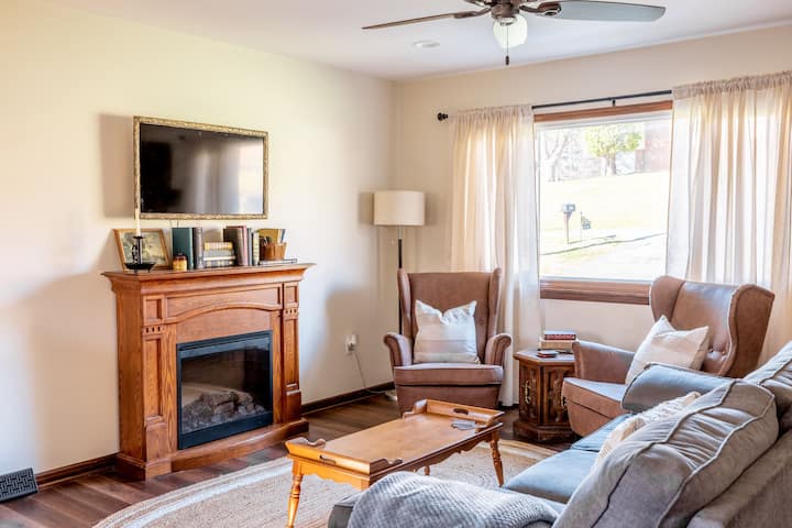 The Bartlett Nook\hot Tub/3 Bedroom- 4 Beds - Lynchburg, VA