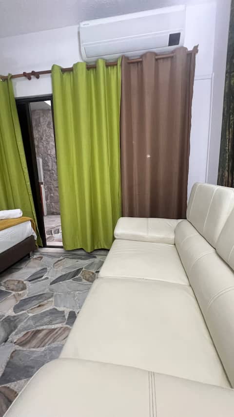 Successful Airbnb property: Spacious house, great location and a/c in San Vicente