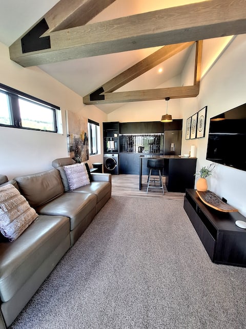 Grandview Vista - where mountains meet the vines