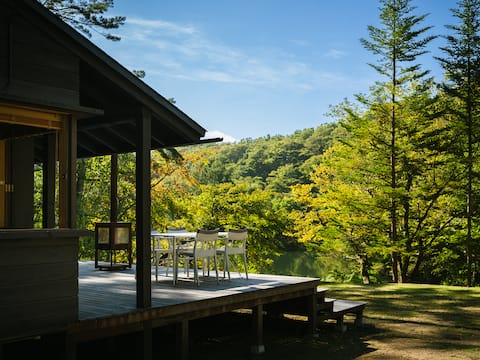[Riverside House] A riverside villa in Karuizawa with a sauna and fireplace