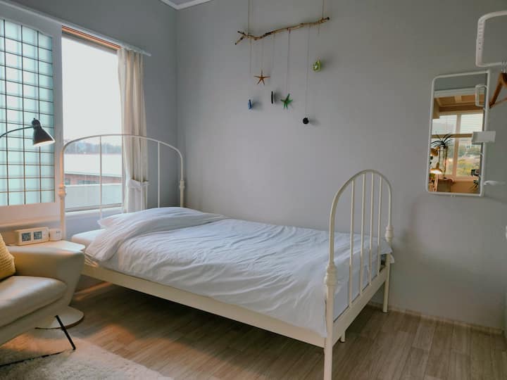 Keď sa spolu hráte, keď spíte,
Ak potrebujete čas pre seba, získajte jednu izbu!