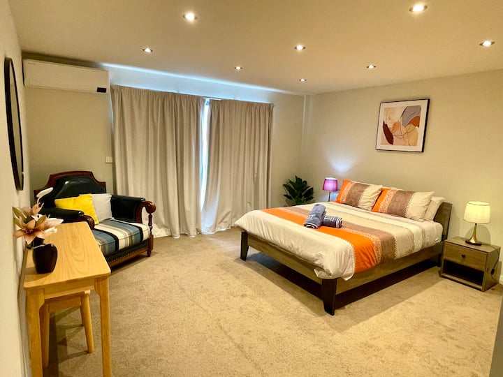 ಪ್ರೈವೇಟ್ ಇನ್ಸುಯೆಟ್ ಹೊಂದಿರುವ ಬೆಡ್‌ರೂಮ್ 4 