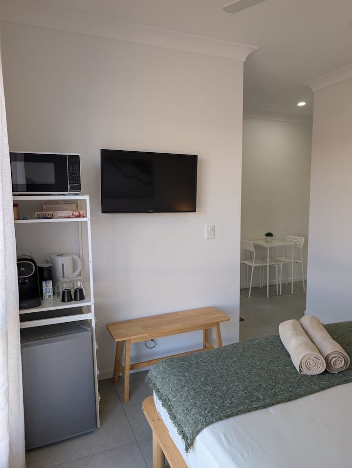 Modern Guest Suite With Private Entrance - Queensland