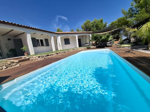 F5 family villa with pool and gym