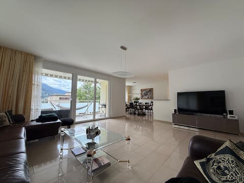 Top performing Airbnb: 165 m2 4.5-Bedroom Retreat with Mountain Access in Davos