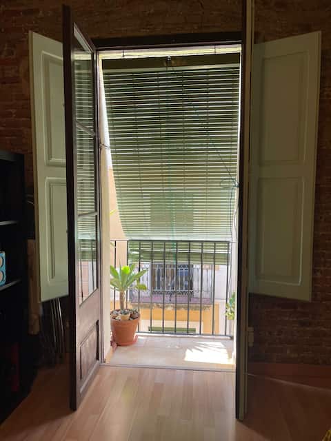 Top performing Airbnb: Entire apartment in the old town in Tarragona