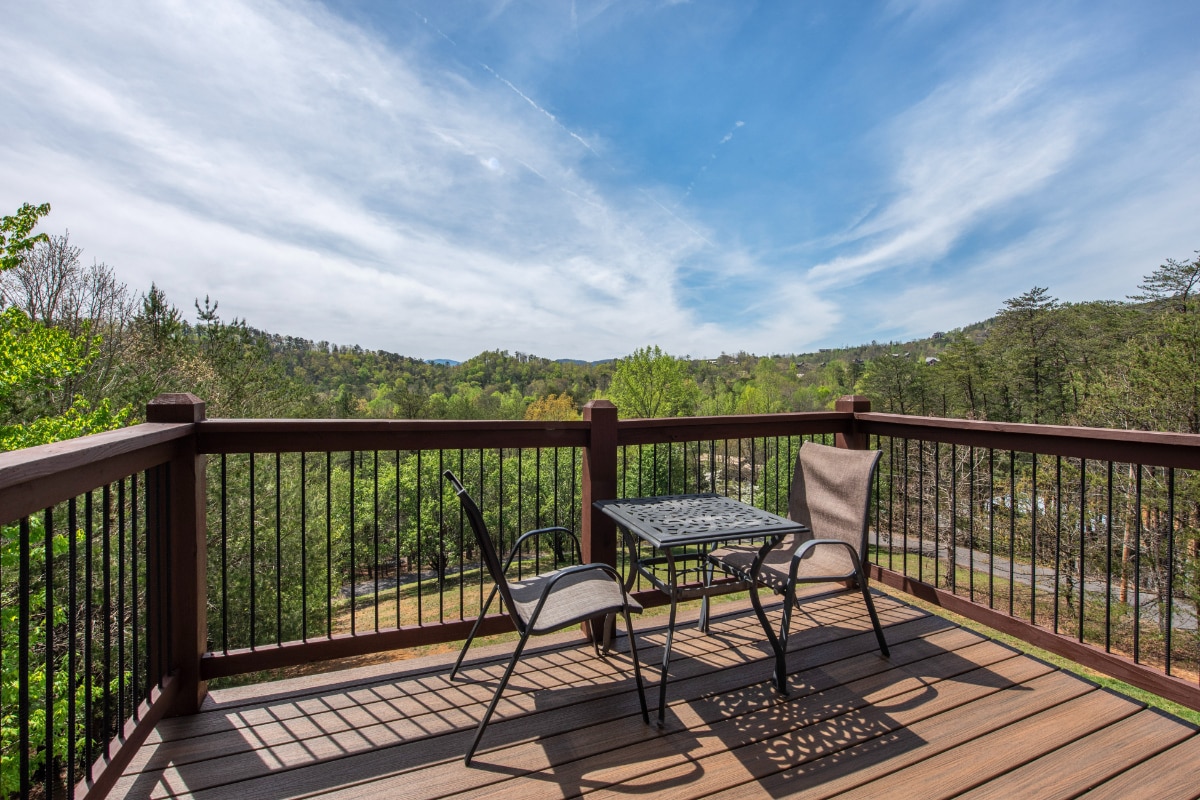 Rustic 3BD+Loft Cabin! HOT TUB + Firepit w/ VIEWS! - Cabins for