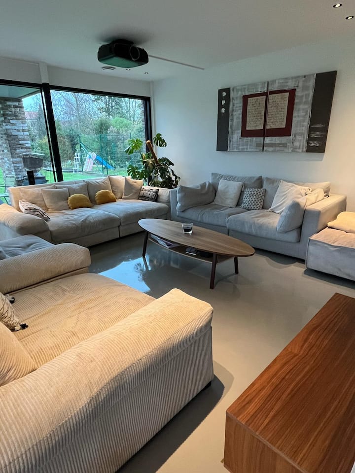 Spacious Equipped House - 5 Bedrooms - Airco - Bruges