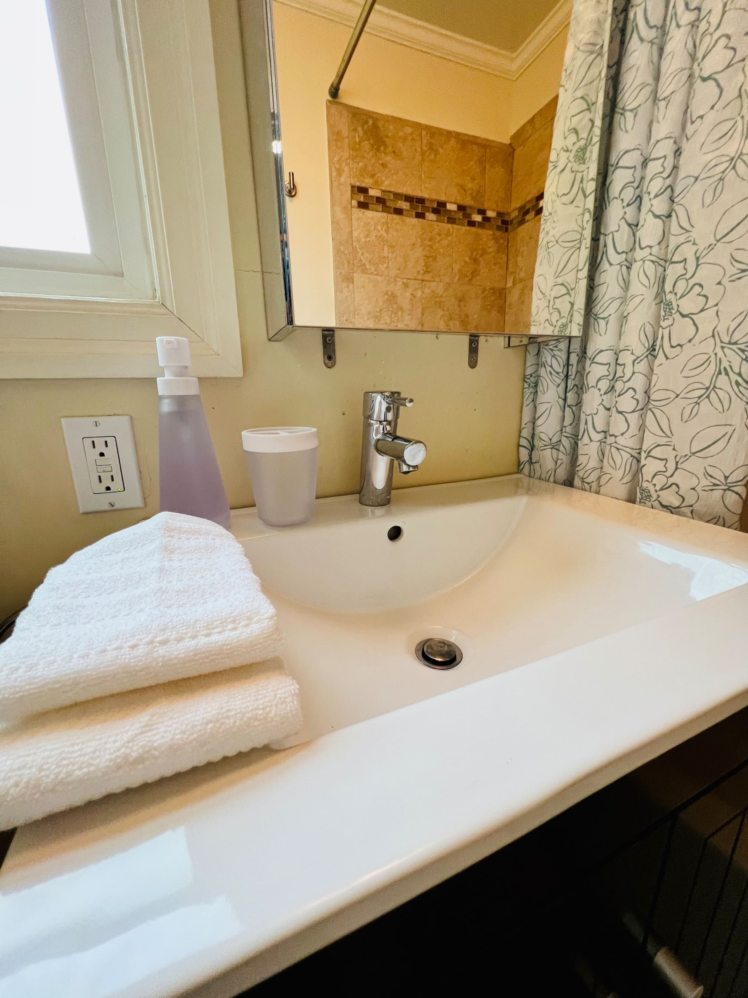 Home in San Francisco · ★4.9 · 4 bedrooms · 6 beds · 3 baths - Image 40