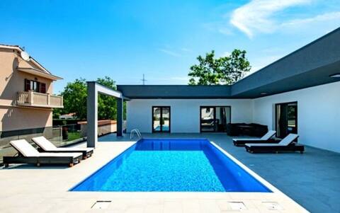 Villa Fancy