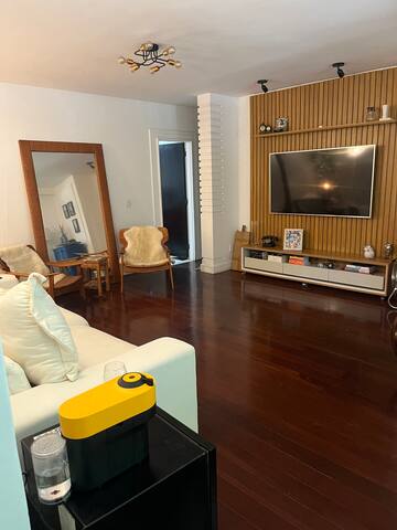 Charme no Leblon, 200m da praia, 100m da Lagoa.