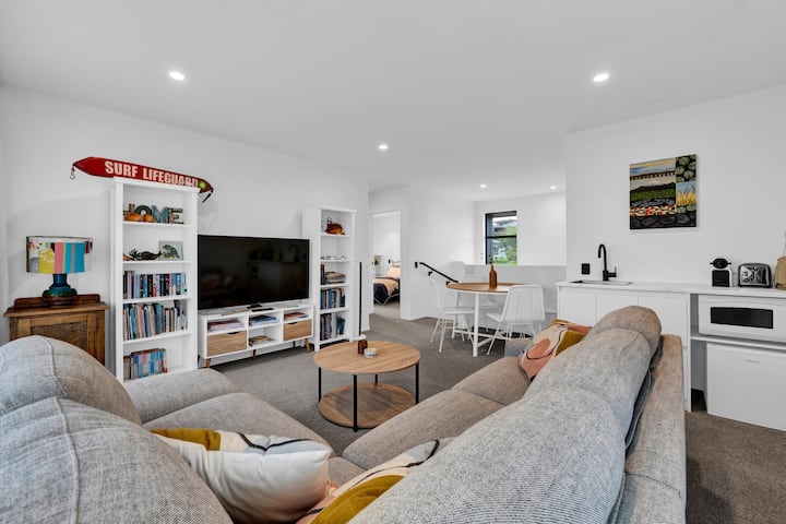 Upstairs Oasis - Taranaki