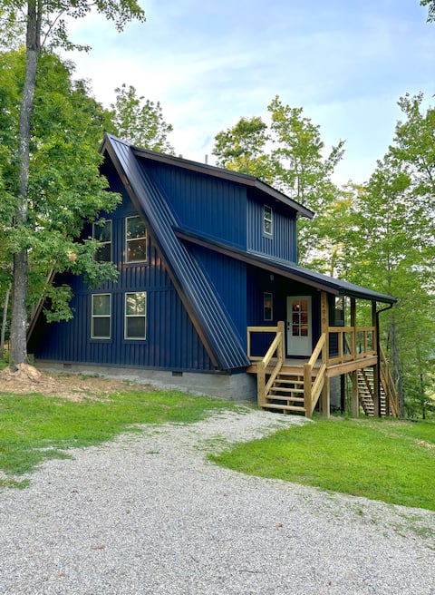 Limestone Ridge• WIFI• Hot Tub• Cliff view