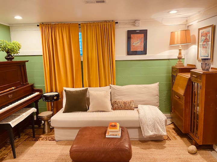 Charming Apartment Close To Beach - Seattle, WA