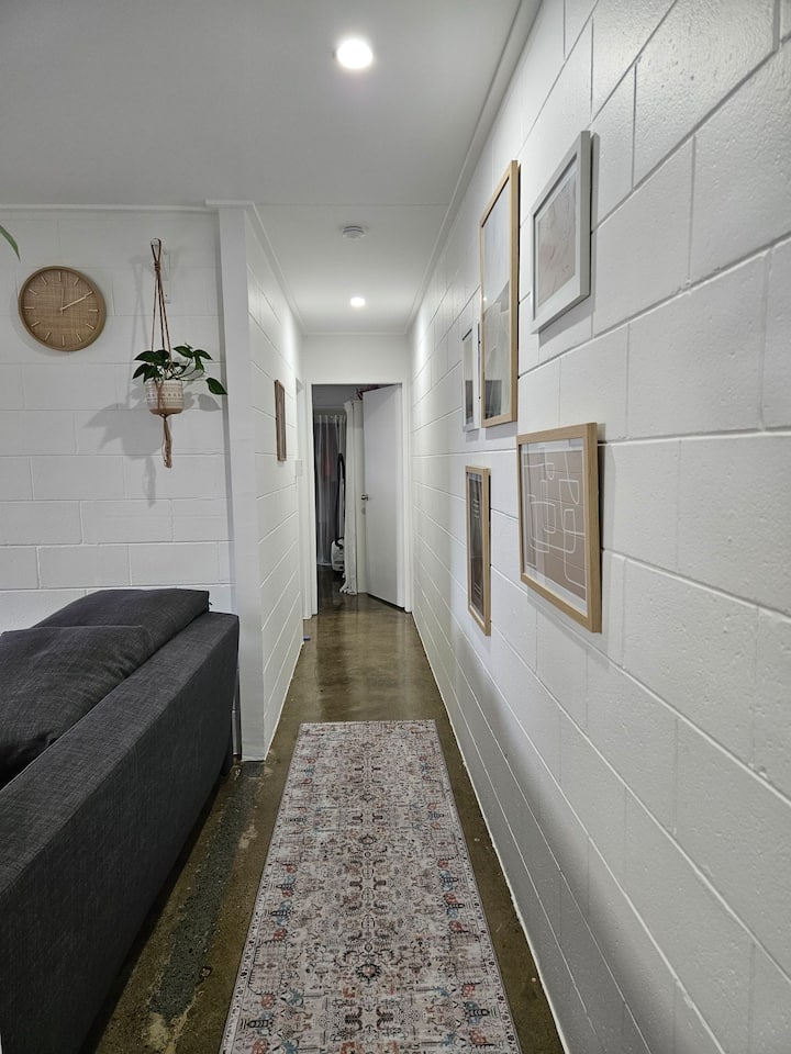 Prime Location: Just Steps Away From Oxford Street - Virginia