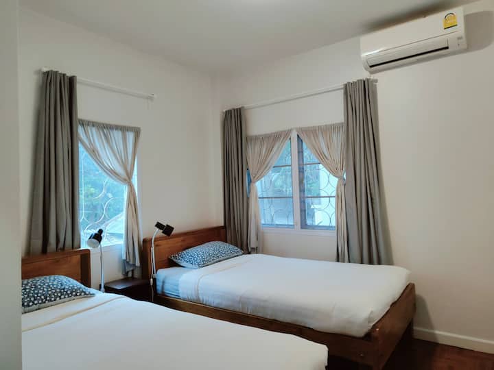 se agregaron cortina opaca para dormir cómodamente