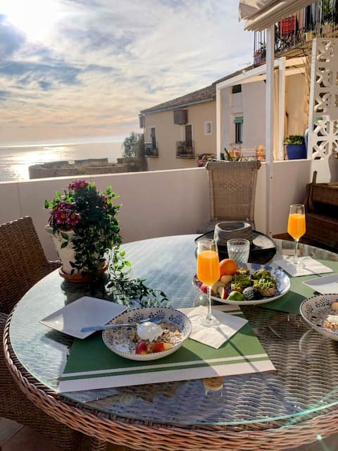 Anuncio de Airbnb popular: Sunny Spacious Stylish + Seaview en La Vila Joiosa / Villajoyosa