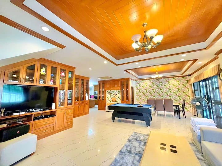 Near The Beach Pool Villa With Grand Pool Slider - Pattaya