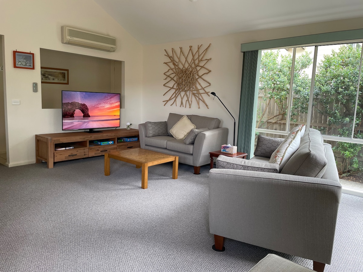 Successful Airbnb property: Salty Smiles, walk to it all in Anglesea
