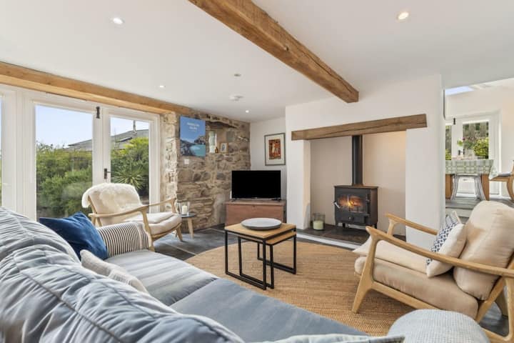 A Stylish And Captivating, Stone Cottage Retreat - Solva