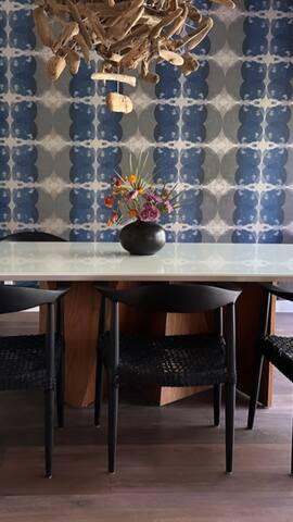 Midcentury-Greenbelt – Hot tub gallery image 3