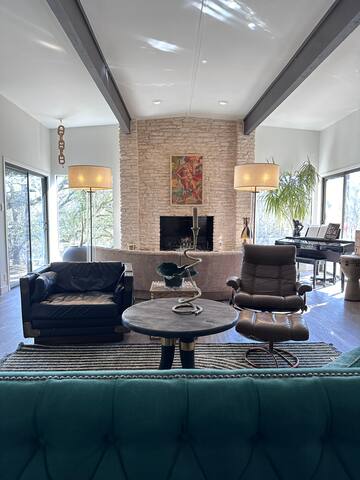 Midcentury-Greenbelt – Hot tub gallery image 4