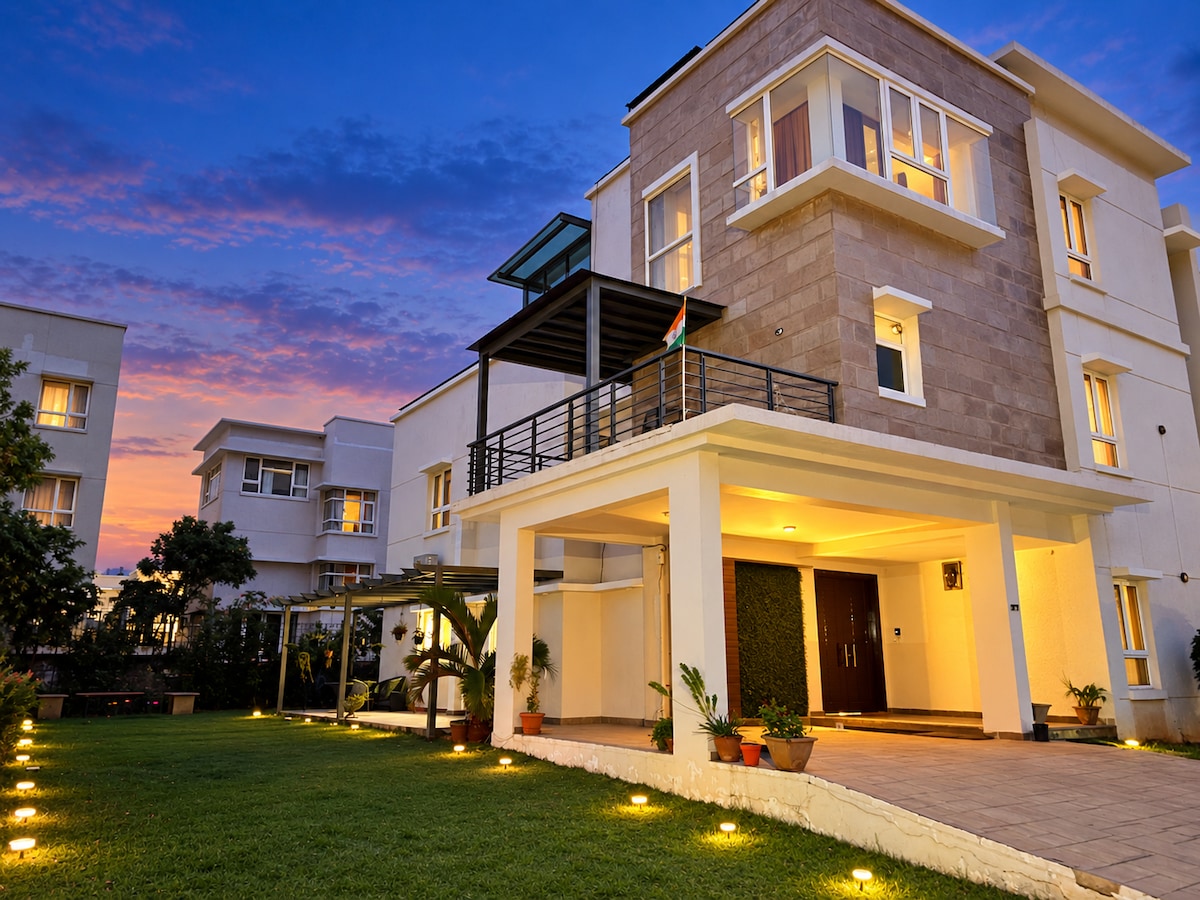Elegant Villa Near Airport with Luxury Amenities with private bathtub in Hyderabad