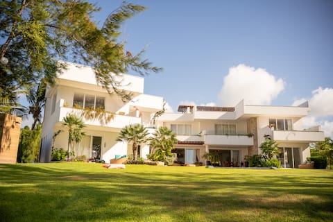 Spacious, comfortable and facing the sea