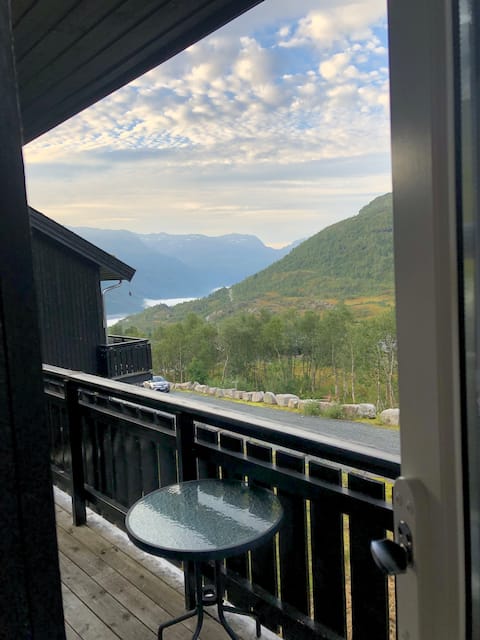 Røldal's apartment with mountain view
