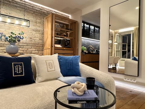 Top performing Airbnb: Royal Crown Residence | Freta 3 | Old Town Luxury in Warszawa
